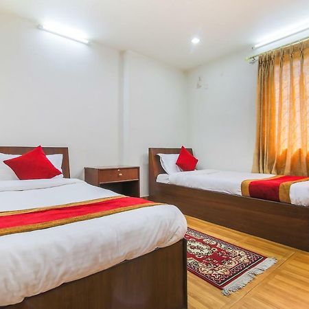 Oyo 358 Hotel Rose Star Kathmandu Exterior foto