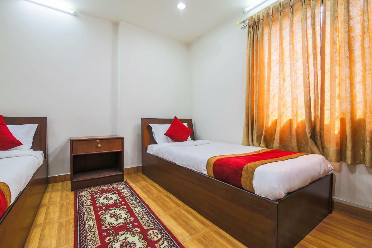 Oyo 358 Hotel Rose Star Kathmandu Exterior foto