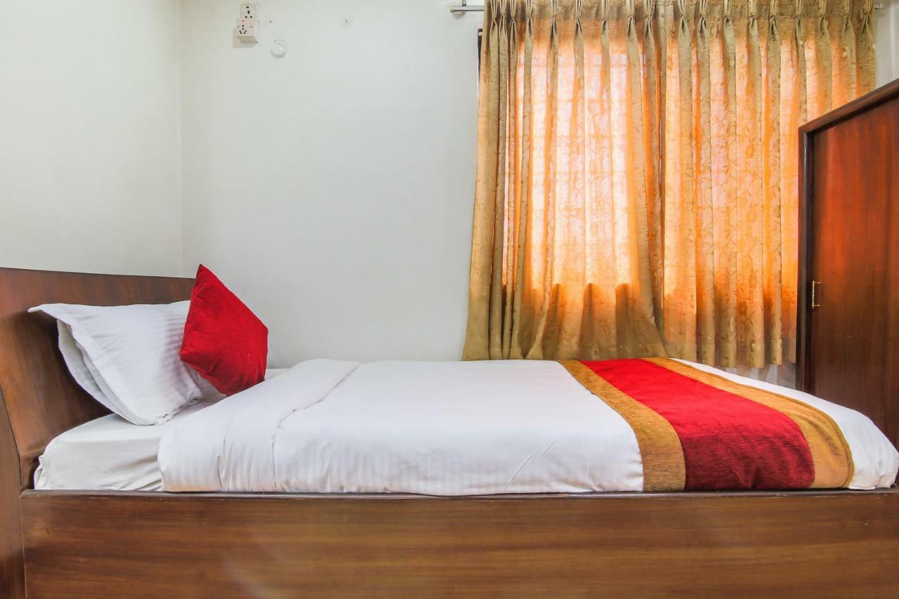 Oyo 358 Hotel Rose Star Kathmandu Exterior foto